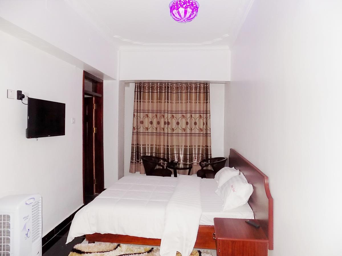 Sunrise hotel kampala Bagian luar foto