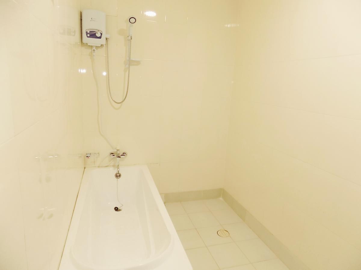 Sunrise hotel kampala Bagian luar foto