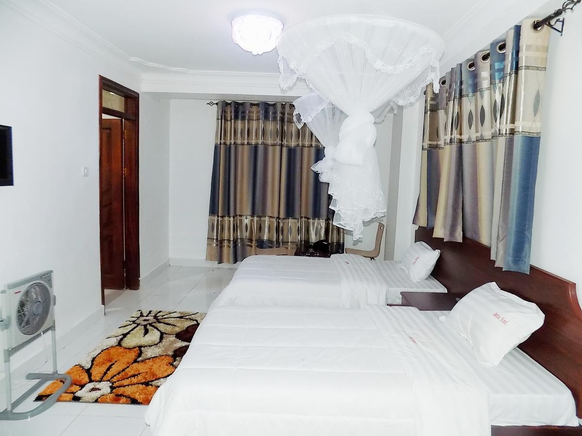 Sunrise hotel kampala Bagian luar foto