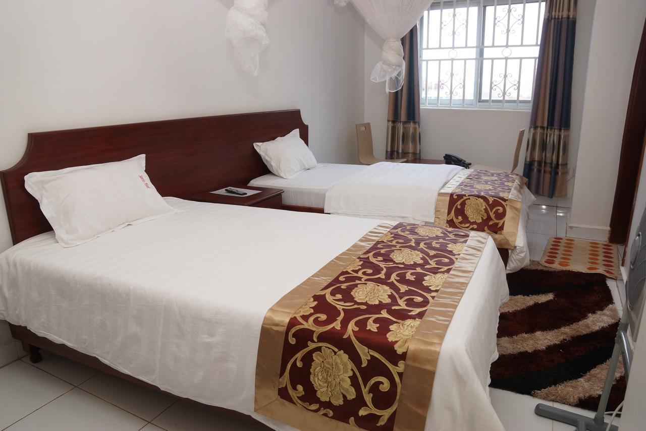 Sunrise hotel kampala Bagian luar foto