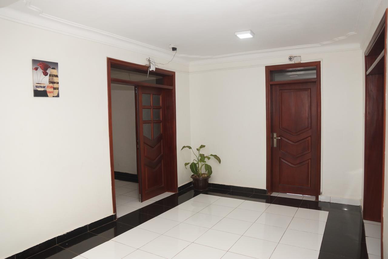 Sunrise hotel kampala Bagian luar foto