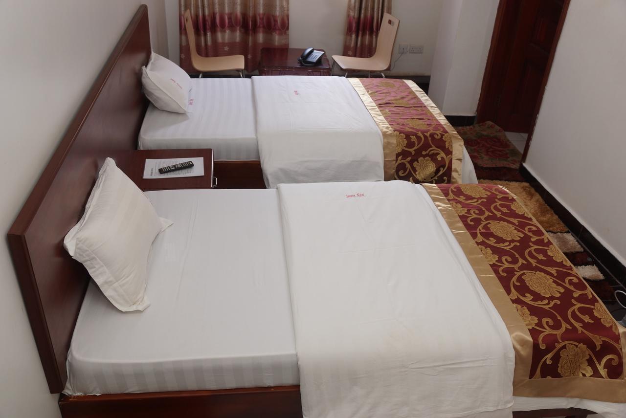 Sunrise hotel kampala Bagian luar foto