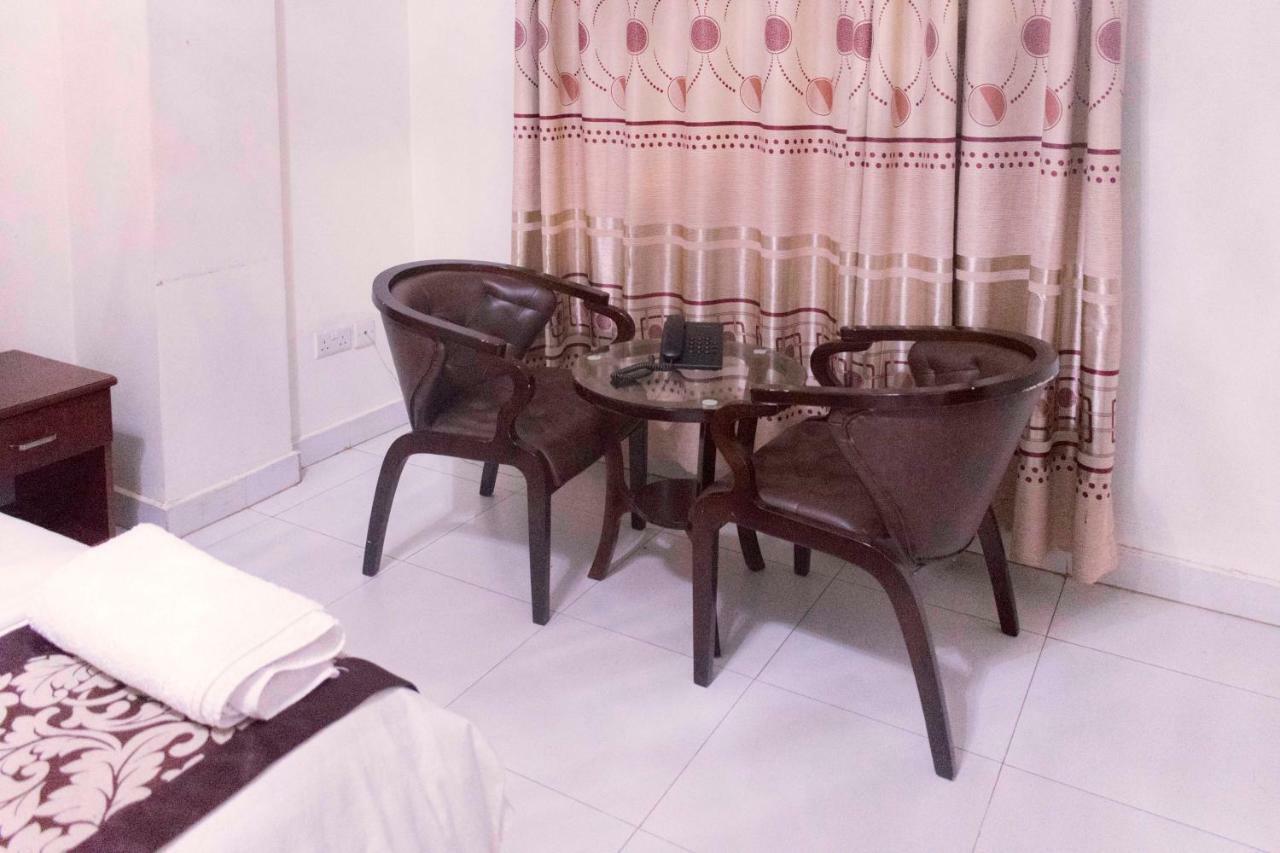 Sunrise hotel kampala Bagian luar foto