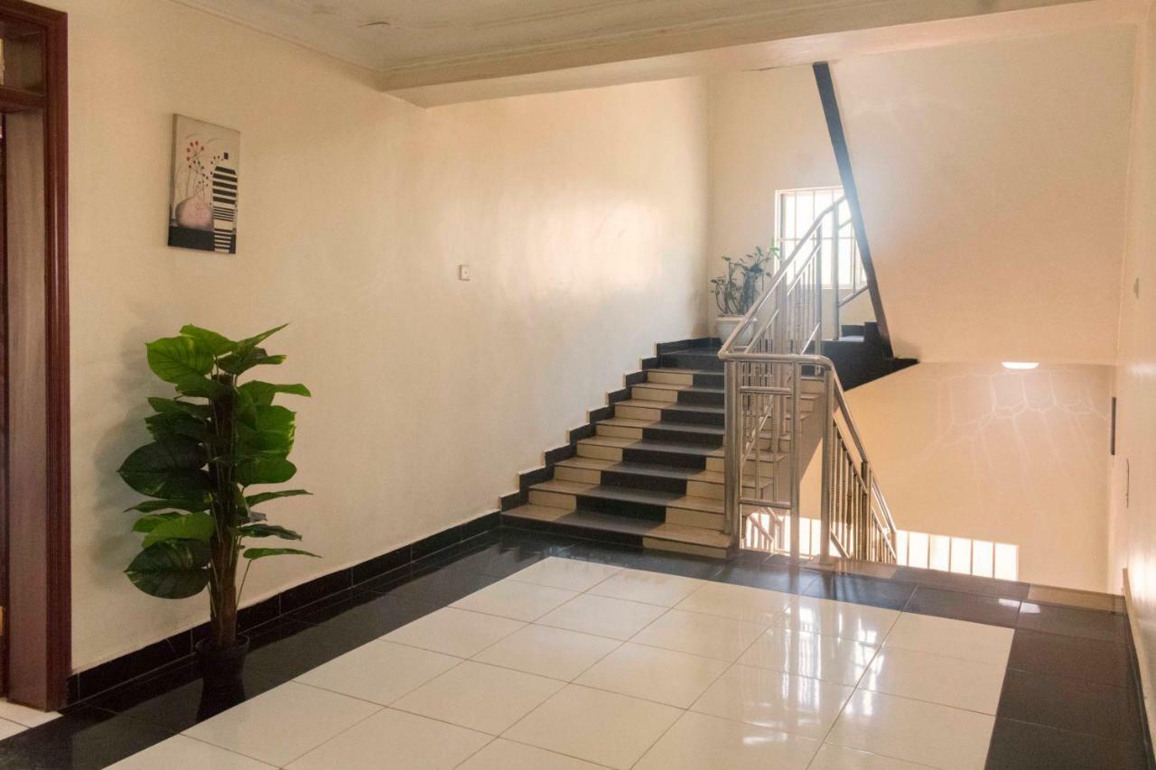 Sunrise hotel kampala Bagian luar foto